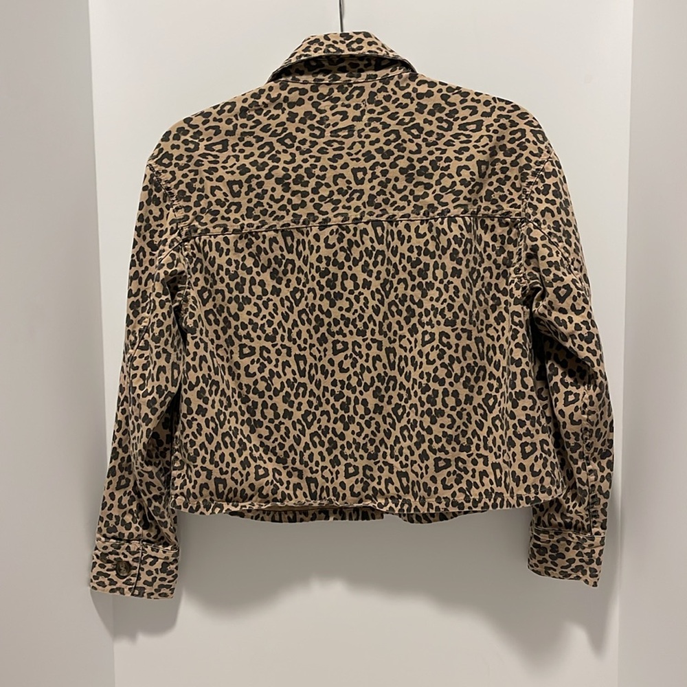 American Eagle Leopard Print Cropped Button Down … - image 5